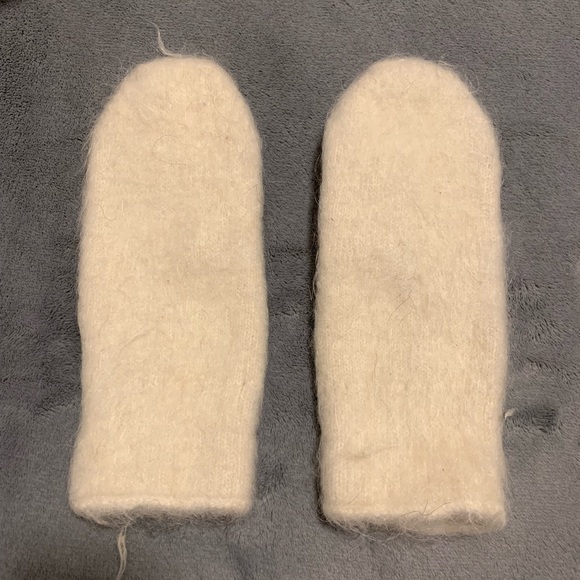 White wool mittens - Picture 2 of 2